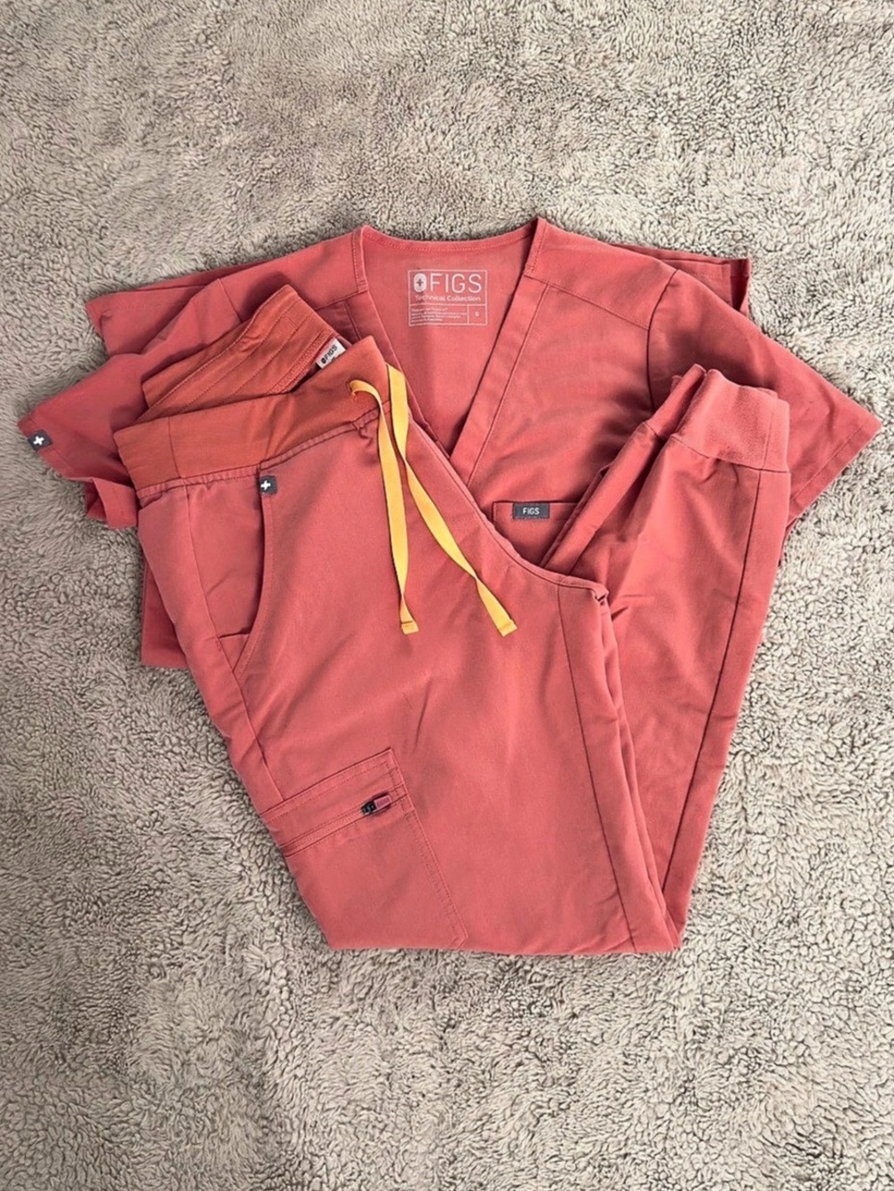 FIGS Coral Scrub Set